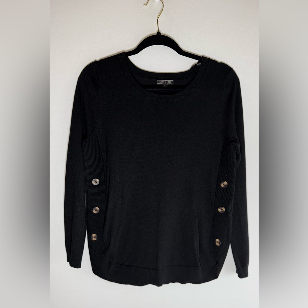 Lety & Me side button light weight sweater • Women’s medium